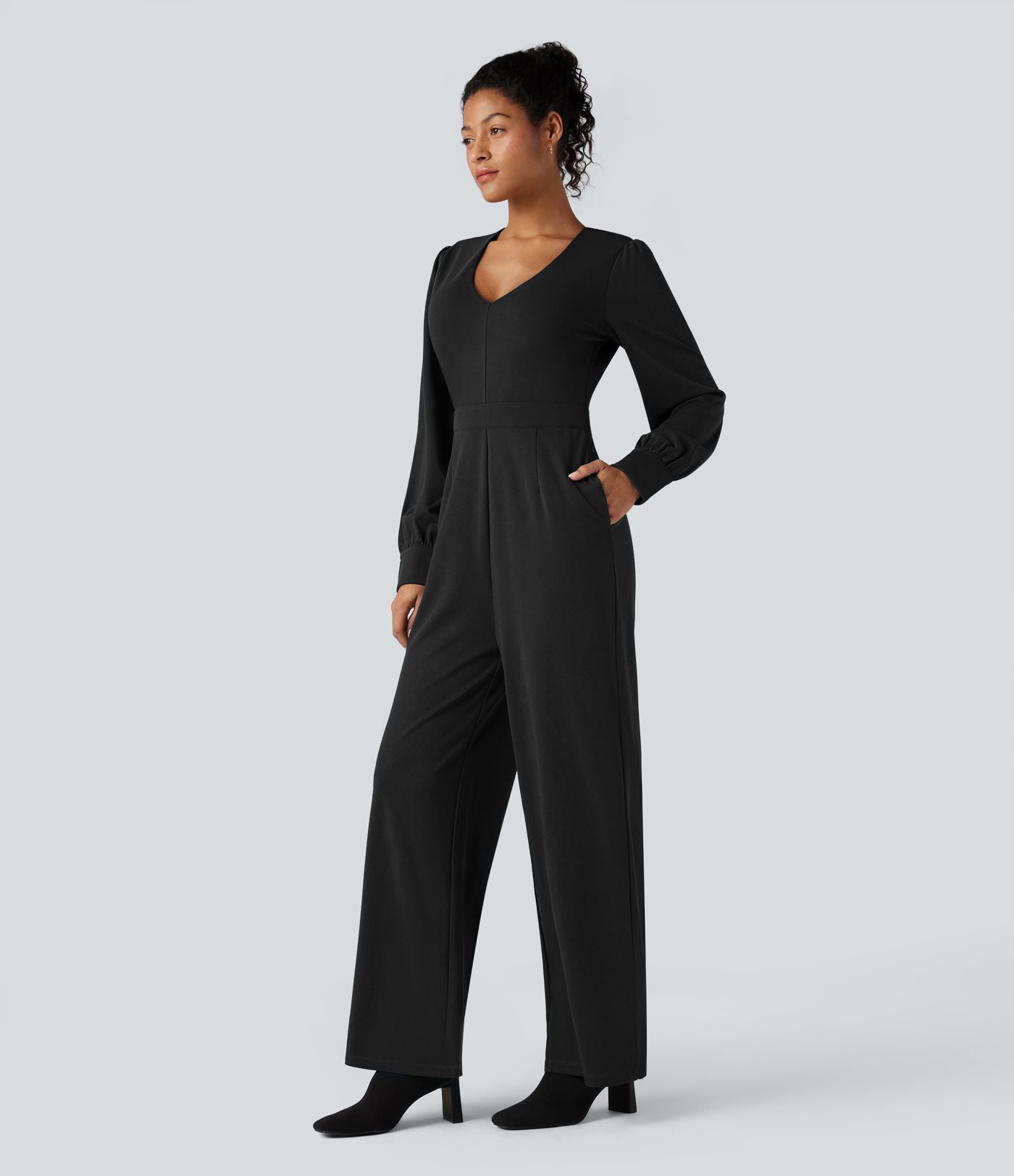 Combinaison tailleur col V manches longues bouffantes coupe droite avec poches