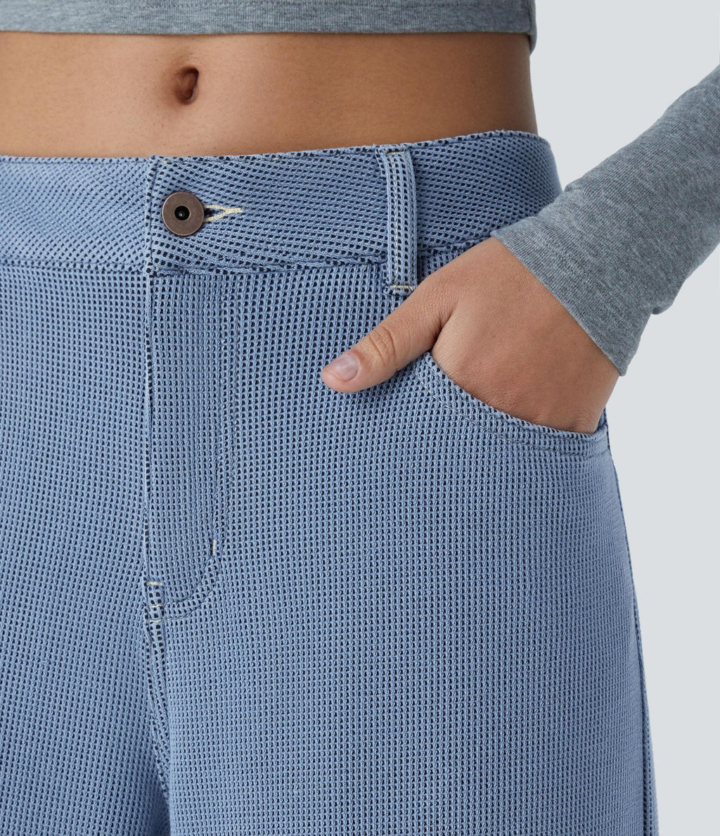 Jean décontracté taille basse en maille gaufrée extensible, jambe large avec poches multiples et fermeture zippée