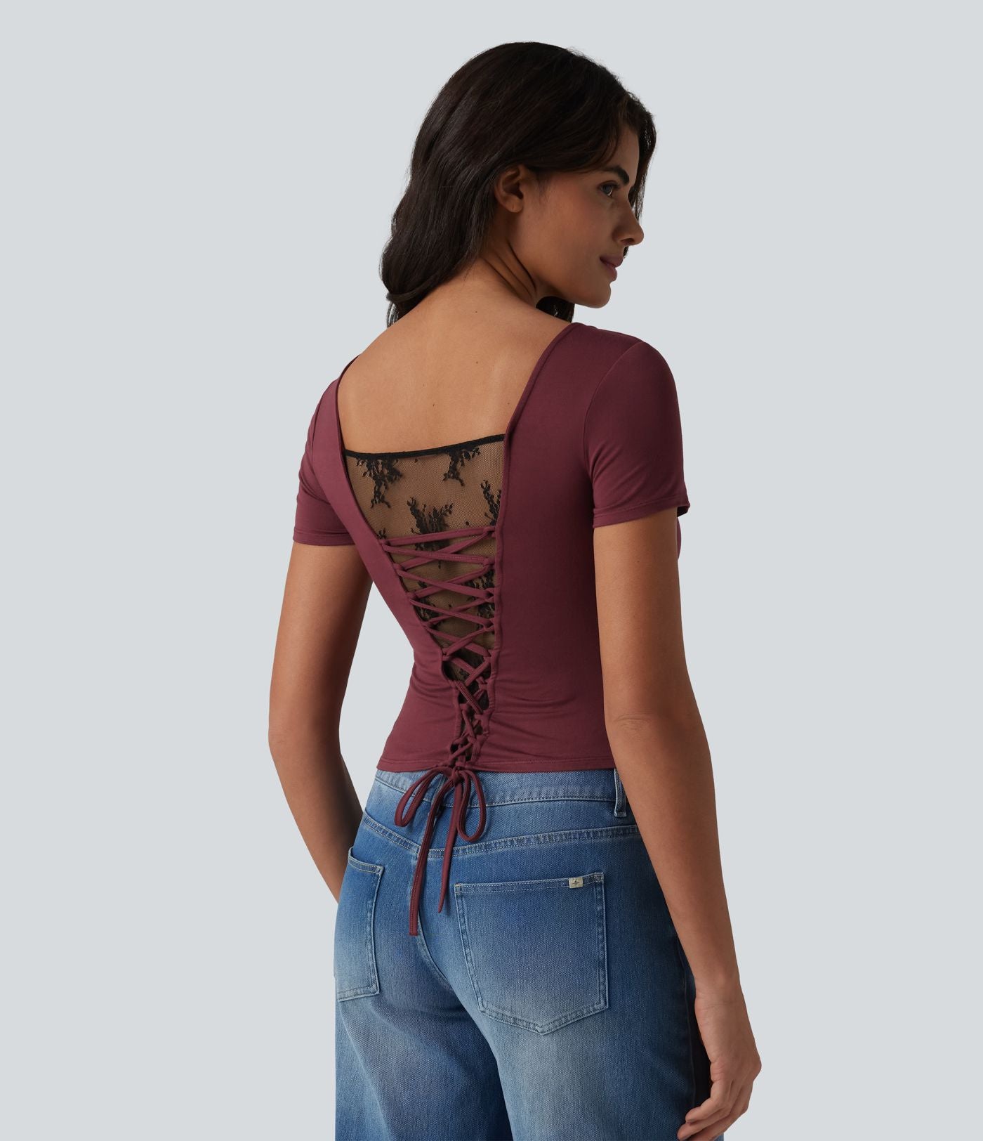 T-shirt casual col U manches courtes avec soutien-gorge intégré, dentelle contrastante et dos à nouer