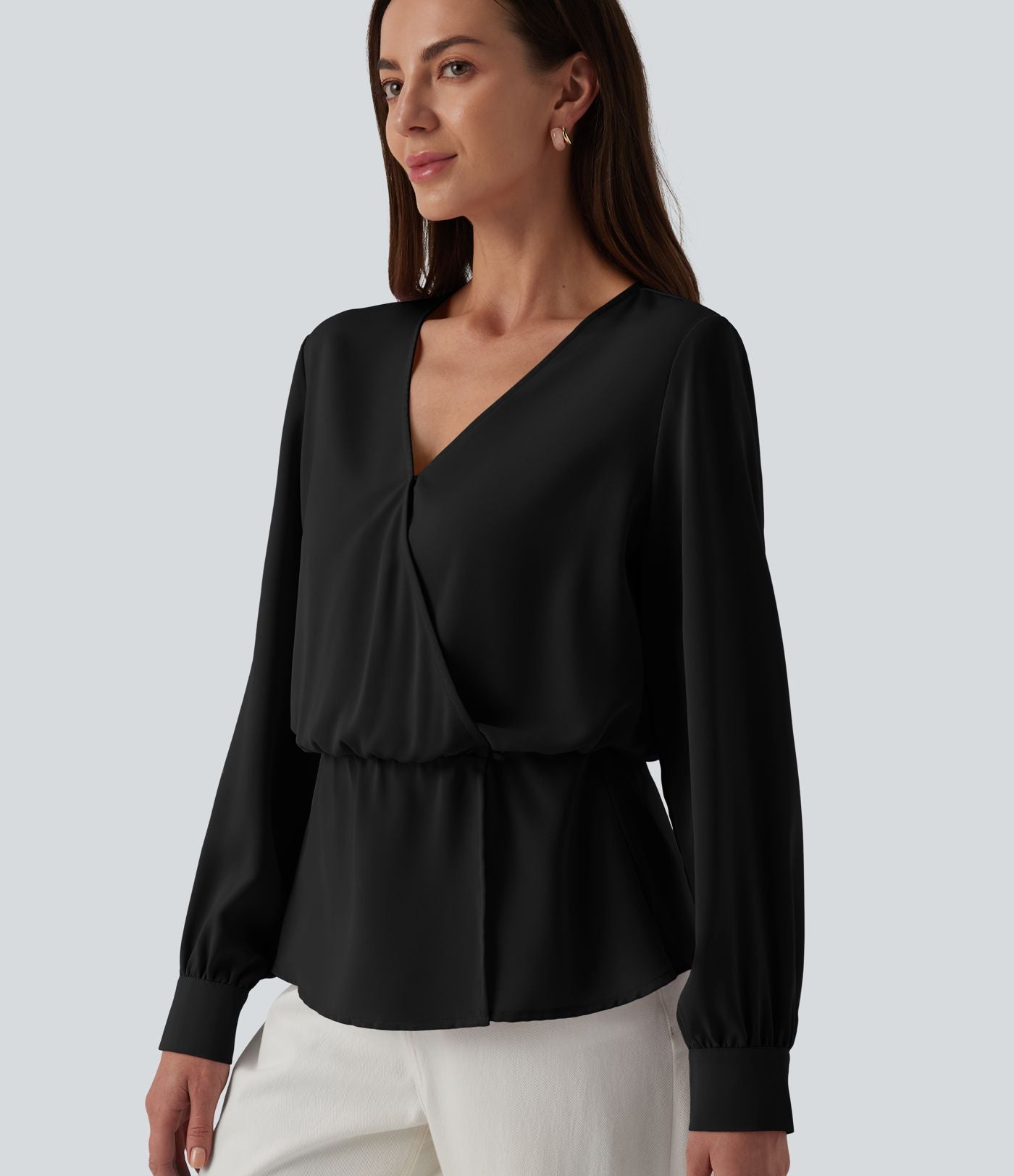 Blouse esprit bureau défroissage facile, col V cache-cœur avec boutons-pression, manches longues et coupe ample