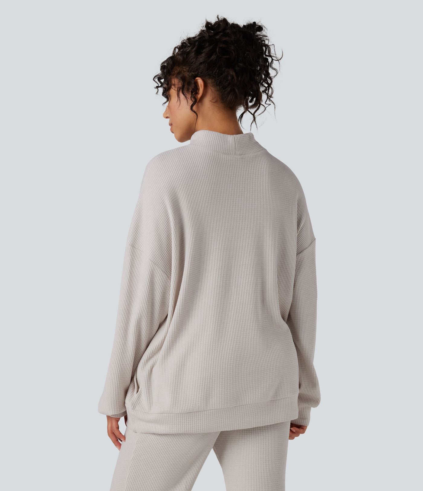 Sweat-shirt gaufré col montant manches longues coupe décontractée avec poches