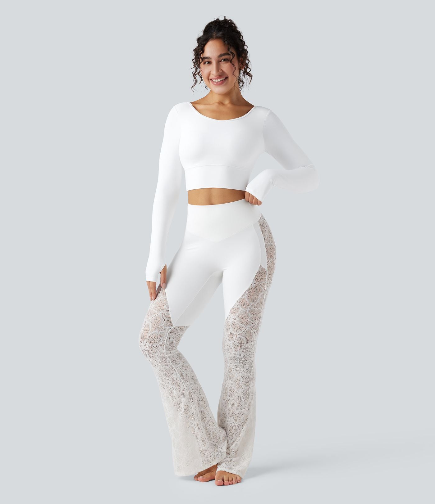 Haut de sport yoga court push-up à manches longues avec passants pouces et dentelle contrastée - UPF50+ SoftlyZero™