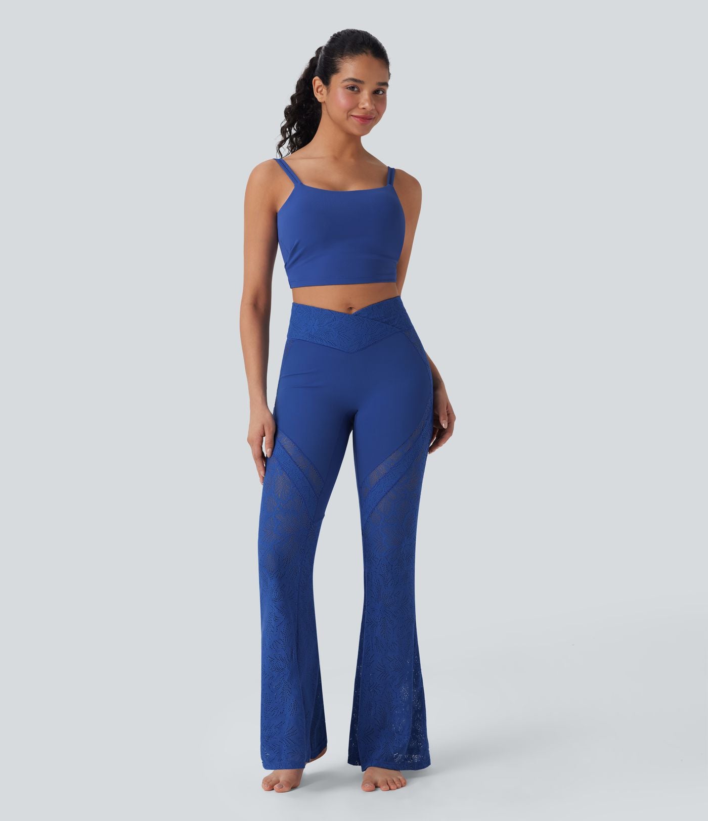 Pantalon de yoga évasé à taille haute croisée, poche arrière et dentelle