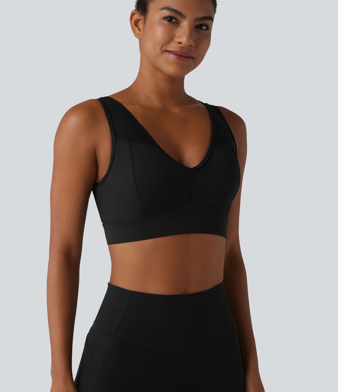 Brassière de sport SoftlyZero™ Airy effet frais InstantCool col V maintien léger avec mesh contrasté et brassière intégrée