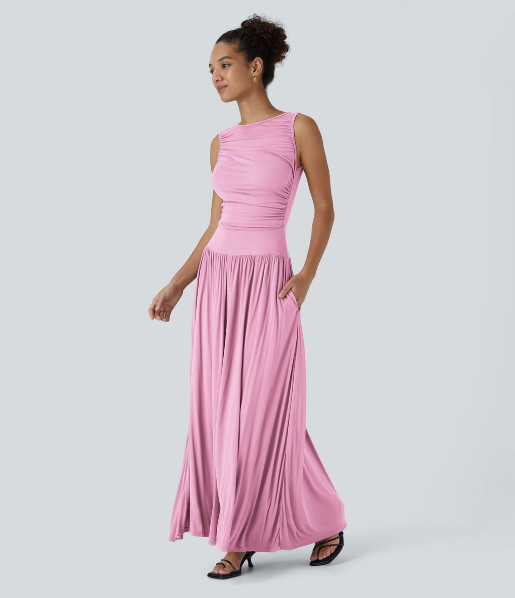 Robe longue à encolure bateau, bretelles asymétriques, côtés froncés et poches