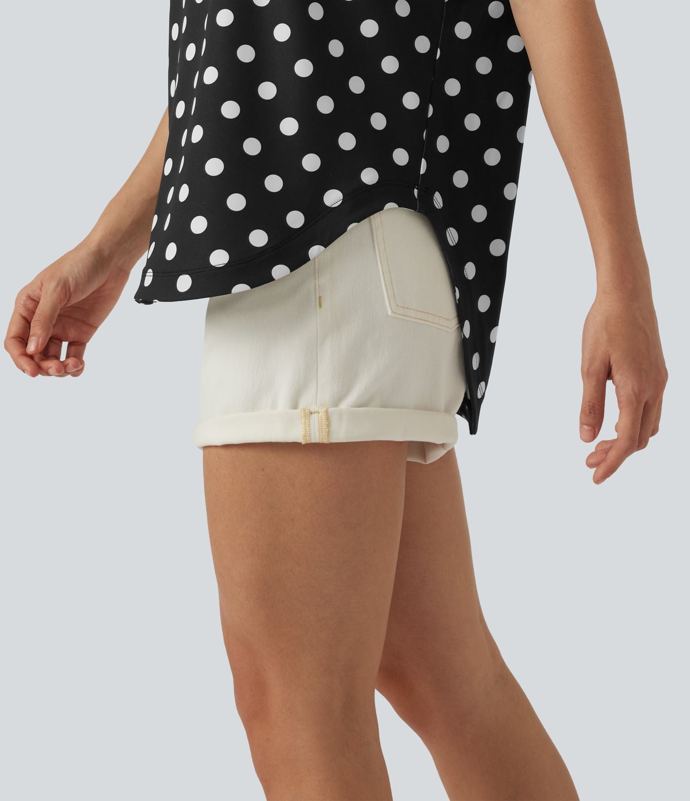 Top casual à pois épaule dénudée à manches courtes avec ourlet incurvé asymétrique et brassière intégrée
