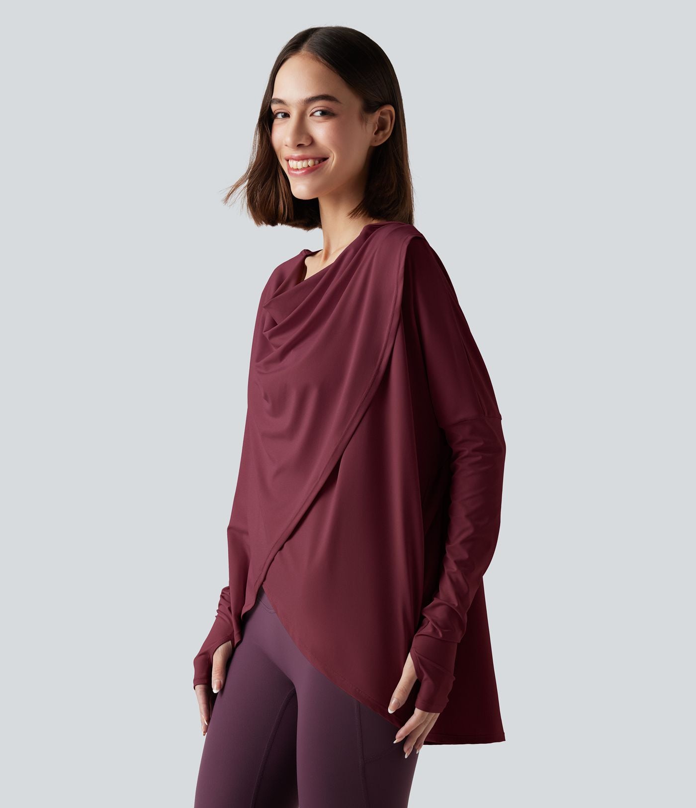 Top de sport yoga à capuche col drapé manches longues avec trous pouces et poches