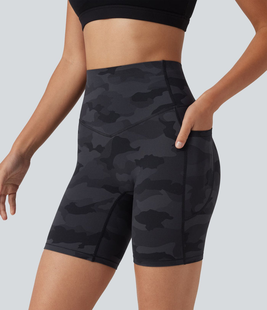 Short cycliste d'entraînement gainant taille haute UltraSculpt™ à imprimé camouflage 17,5 cm avec poches