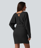 Robe courte décontractée col V croisé manches chauve-souris ceinturée
