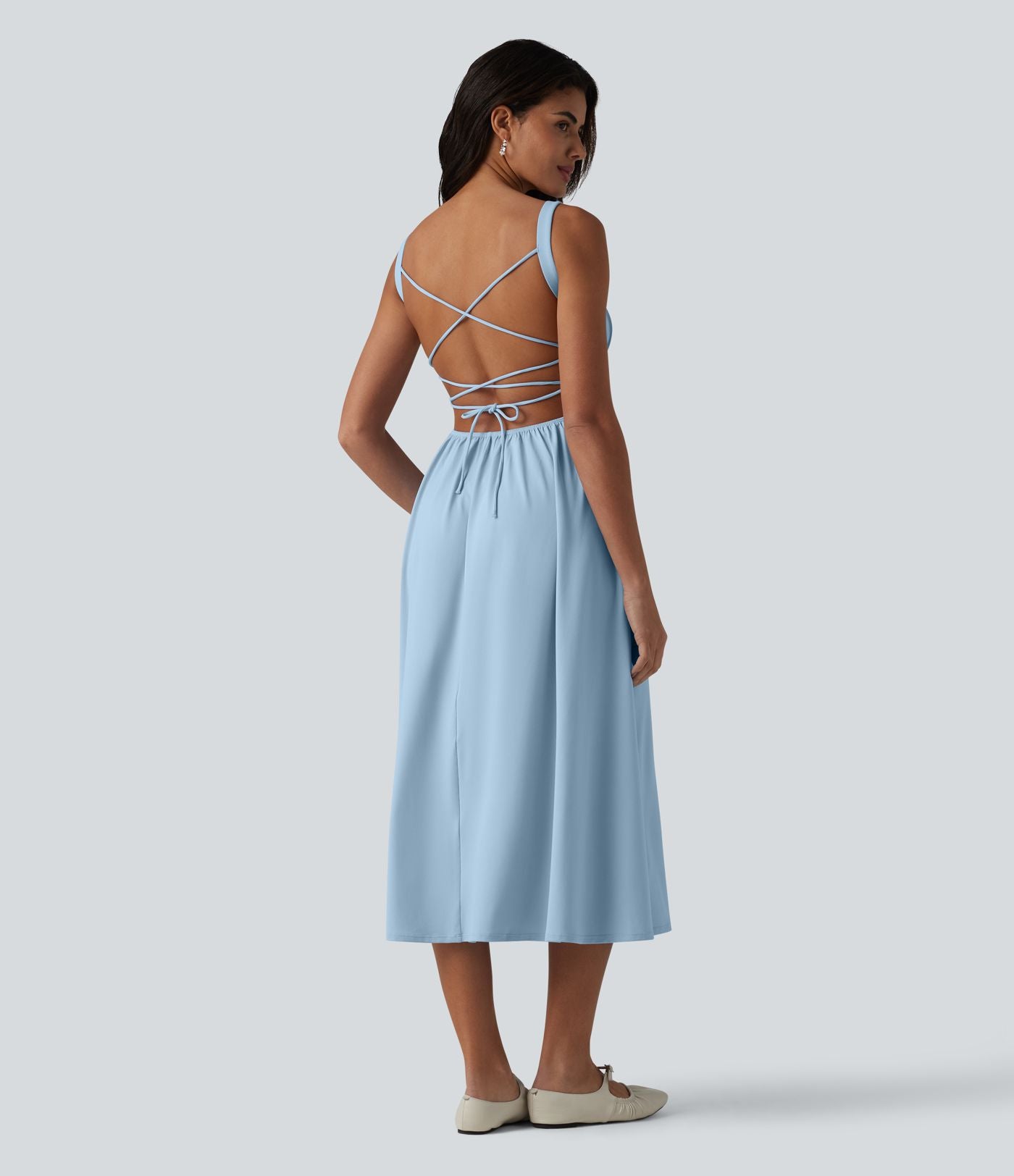 Robe fluide midi de villégiature sans manches, encolure carrée, dos nu croisé, fronces et soutien-gorge intégré