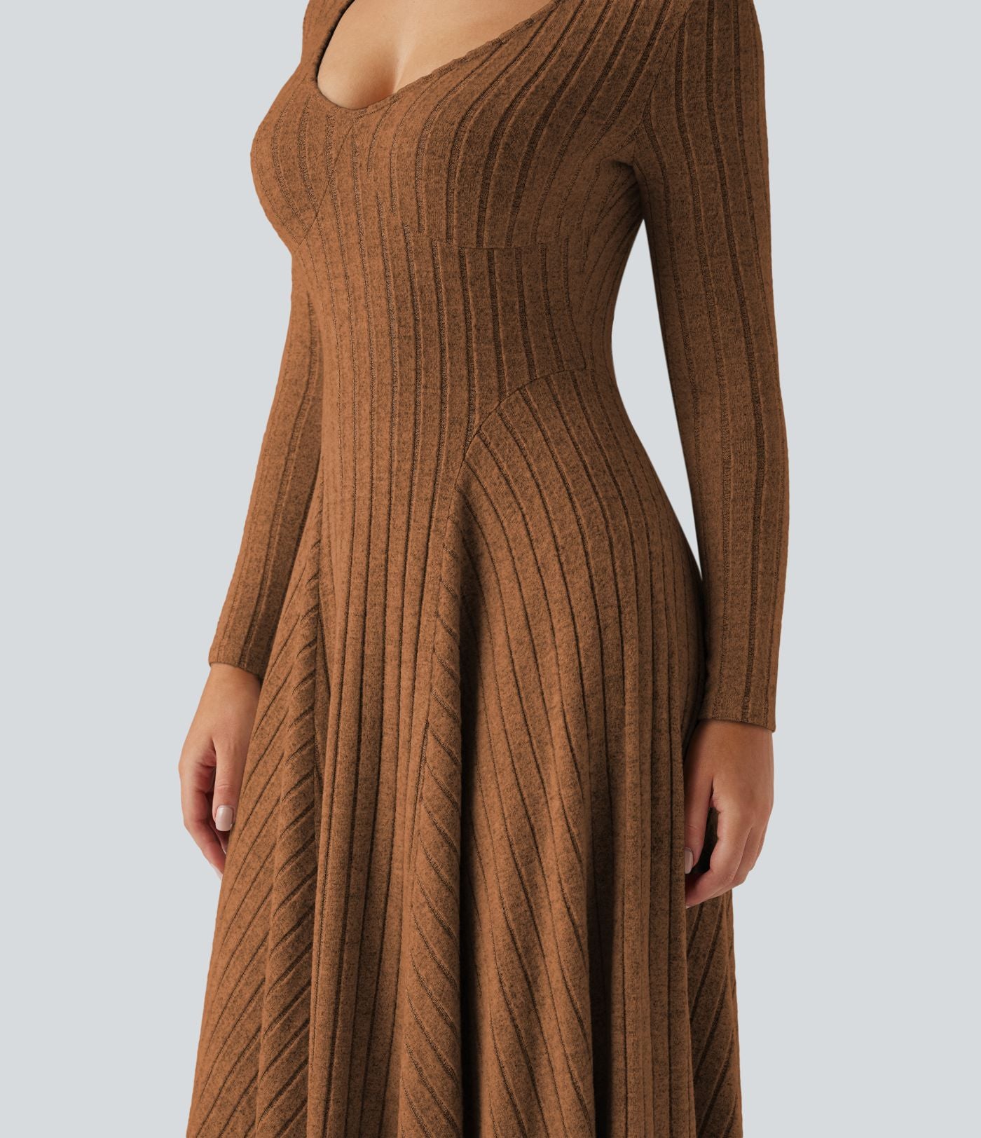 Robe mi-longue évasée maille côtelée à décolleté en V et manches longues