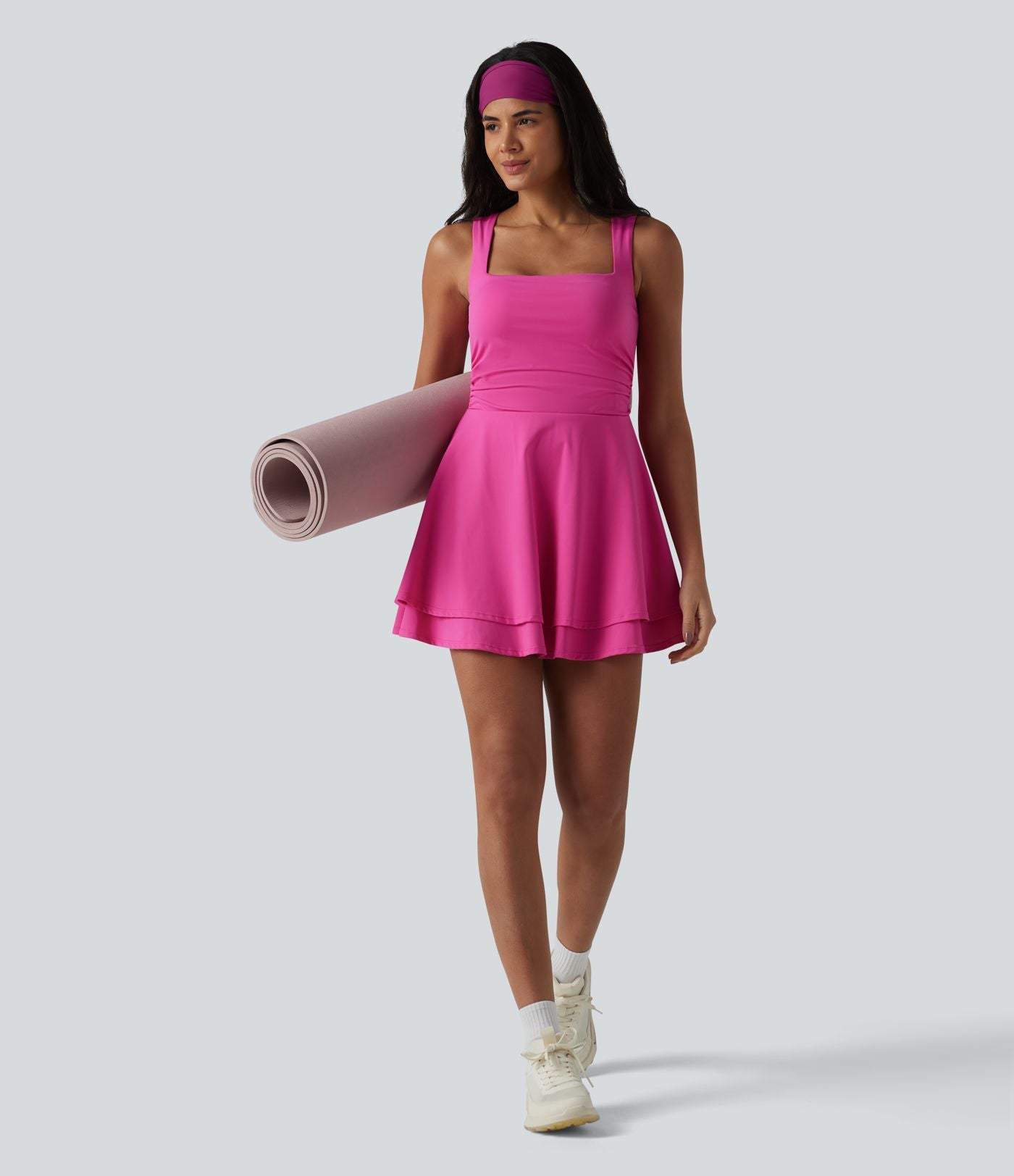 Robe-short de yoga SoftlyZero™ Airy effet frais InstantCool mini effet superposé à encolure carrée avec poches et accès facile Easy Peasy