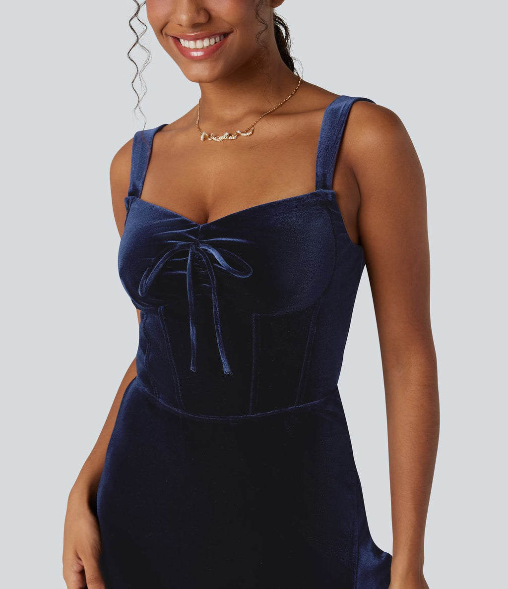 Robe mi-longue en velours encolure Queen Anne avec nœud devant et volants à l'ourlet