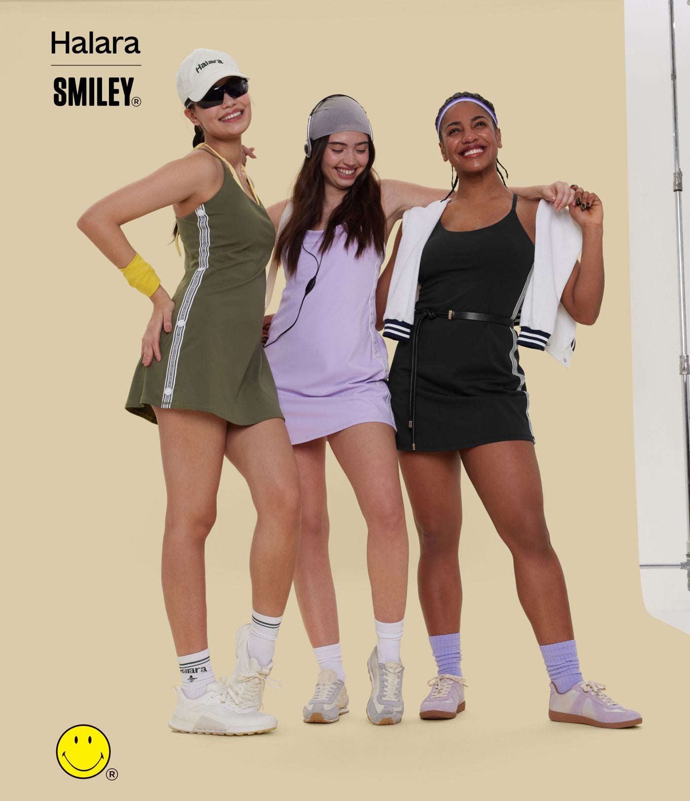 Robe sport mini dos ouvert Halara X Smiley® SoftlyZero™ Plush – Édition Easy Peasy