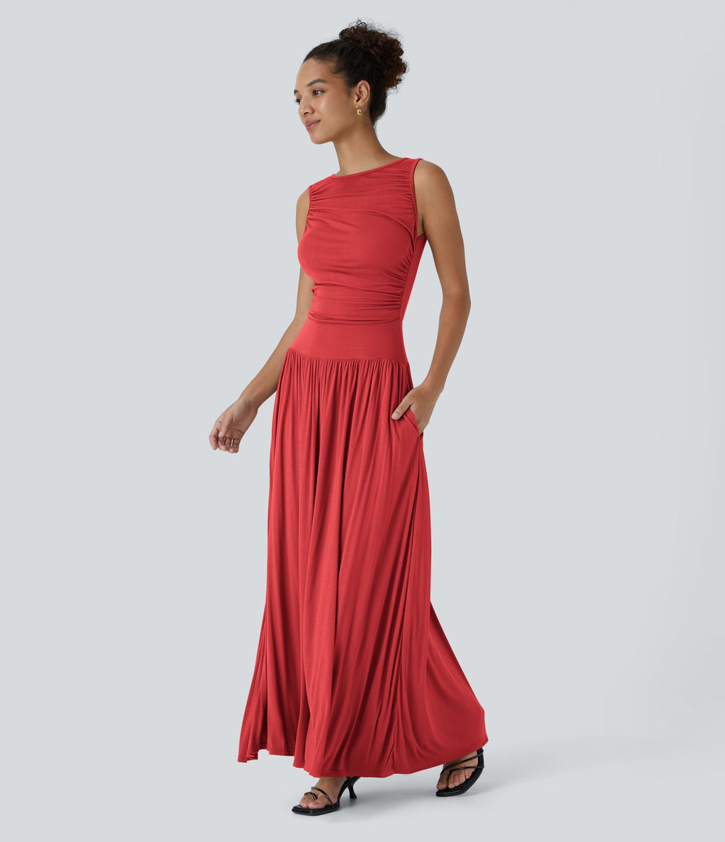 Robe longue à encolure bateau, bretelles asymétriques, côtés froncés et poches