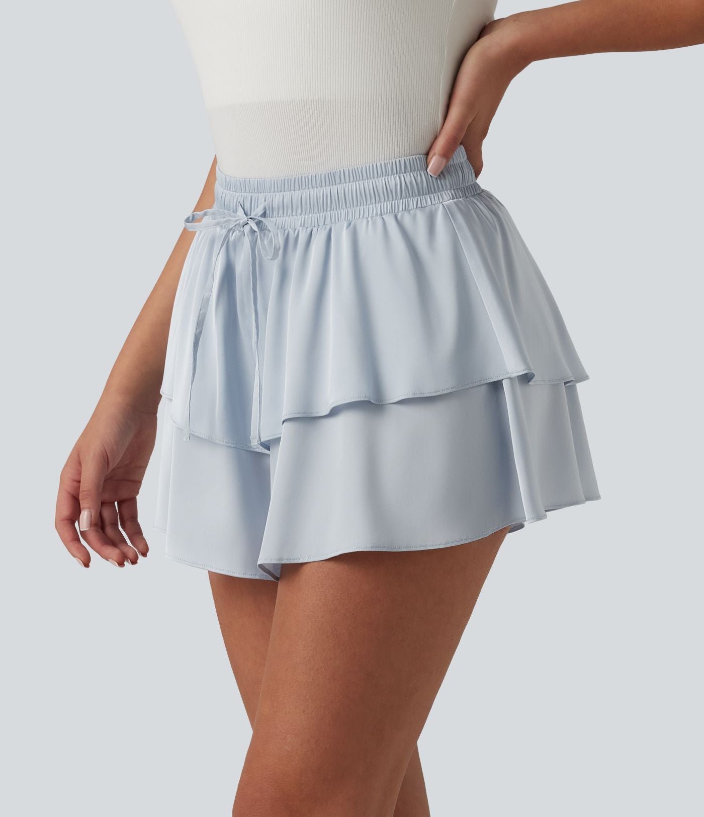 Short décontracté en satin à taille mi-haute, cordon de serrage et ourlet à volants superposés