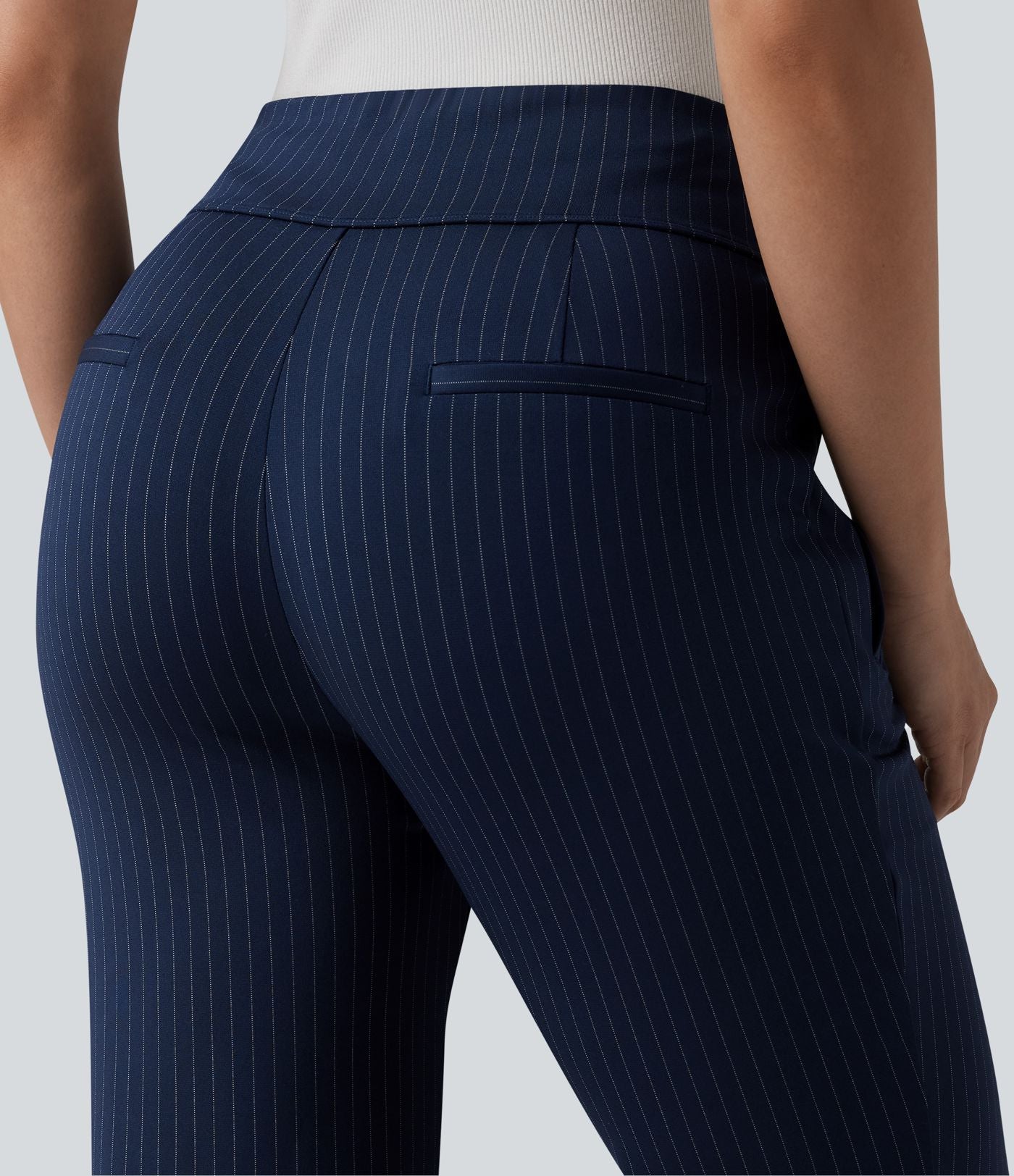 Pantalon tailleur évasé taille mi-haute à rayures, avec poches