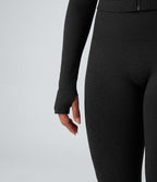 Veste de yoga courte ajustée Seamless Flow à col montant, manches longues et trous pour les pouces