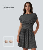 Robe courte fluide col rond manches courtes à rayures avec brassière intégrée et poches