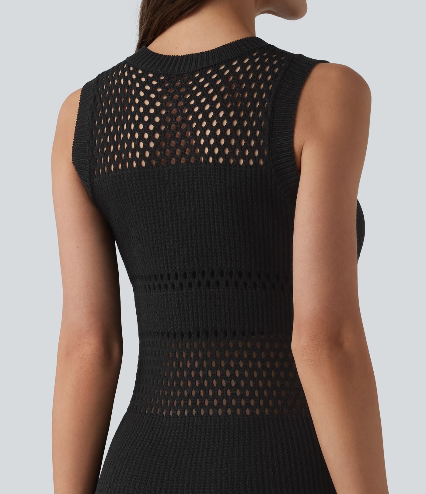 Robe mini sans manches à col rond avec découpes