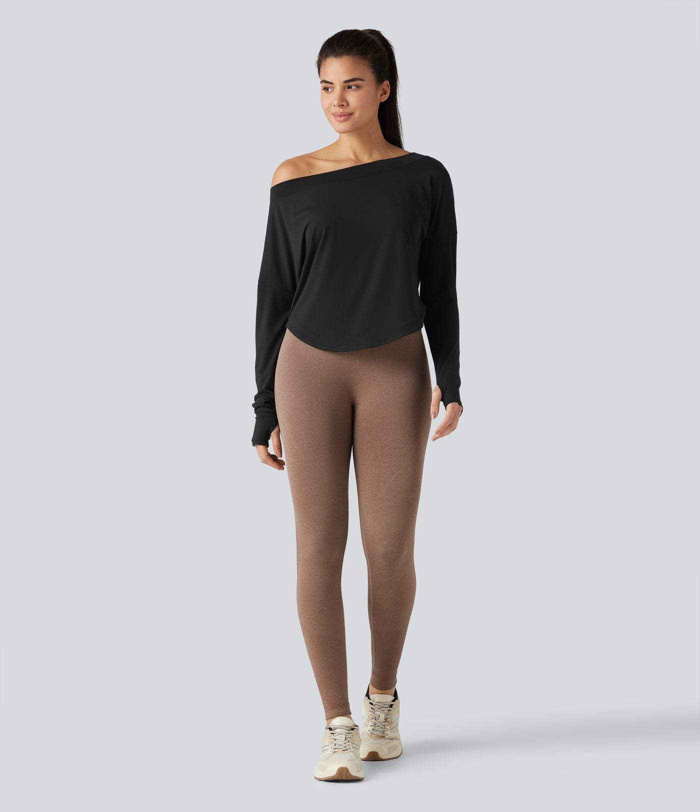 Top de sport yoga asymétrique une épaule manches longues avec trou pour le pouce, ourlet arrondi asymétrique et séchage rapide
