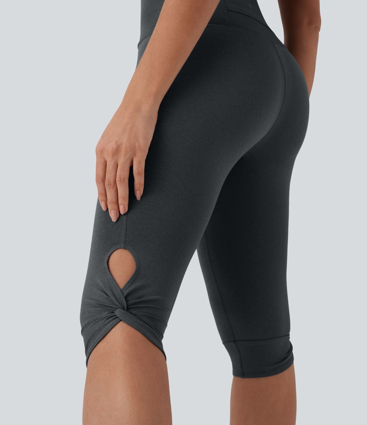 Leggings corsaire de yoga à taille haute, découpes, détails torsadés, séchage rapide et poche