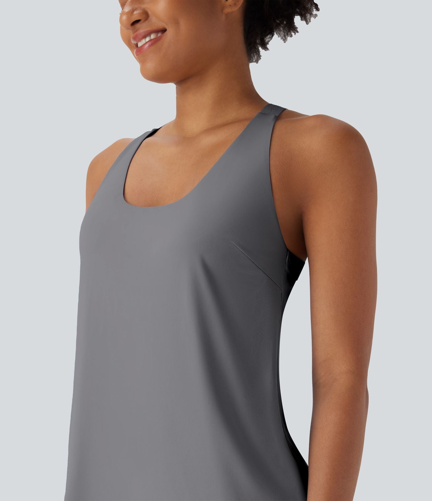 Débardeur yoga dos nu col U avec bretelles croisées, ourlet arrondi et effet frais InstantCool, protection solaire UPF50+