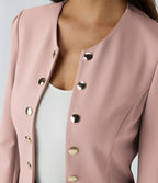 Blazer tailleur ajusté à col rond, manches longues avec boutons décoratifs