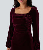 Robe courte velours froncée col carré manches longues