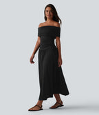Robe casual maxi fluide gainante froncée à épaules dénudées avec brassière intégrée