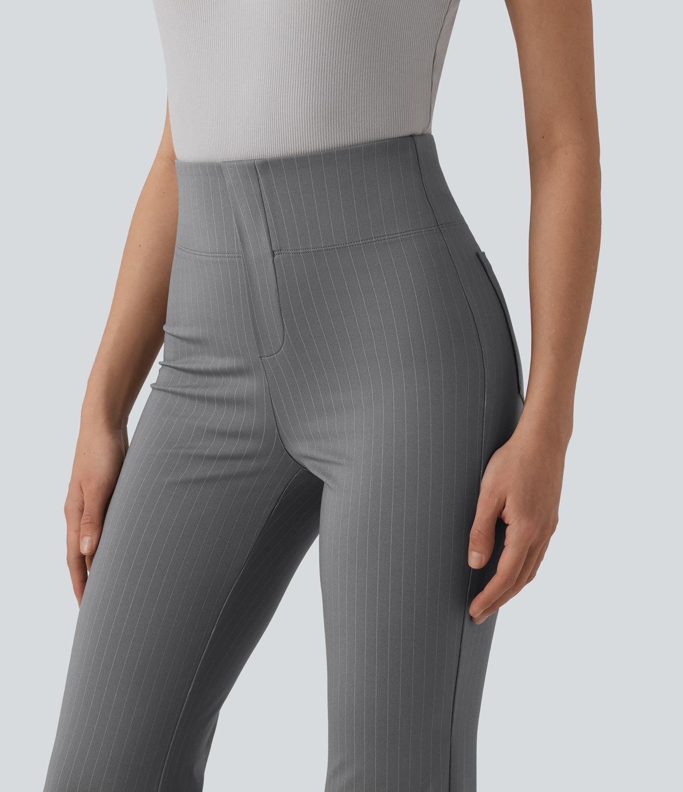 Pantalon tailleur évasé à rayures taille haute avec poches