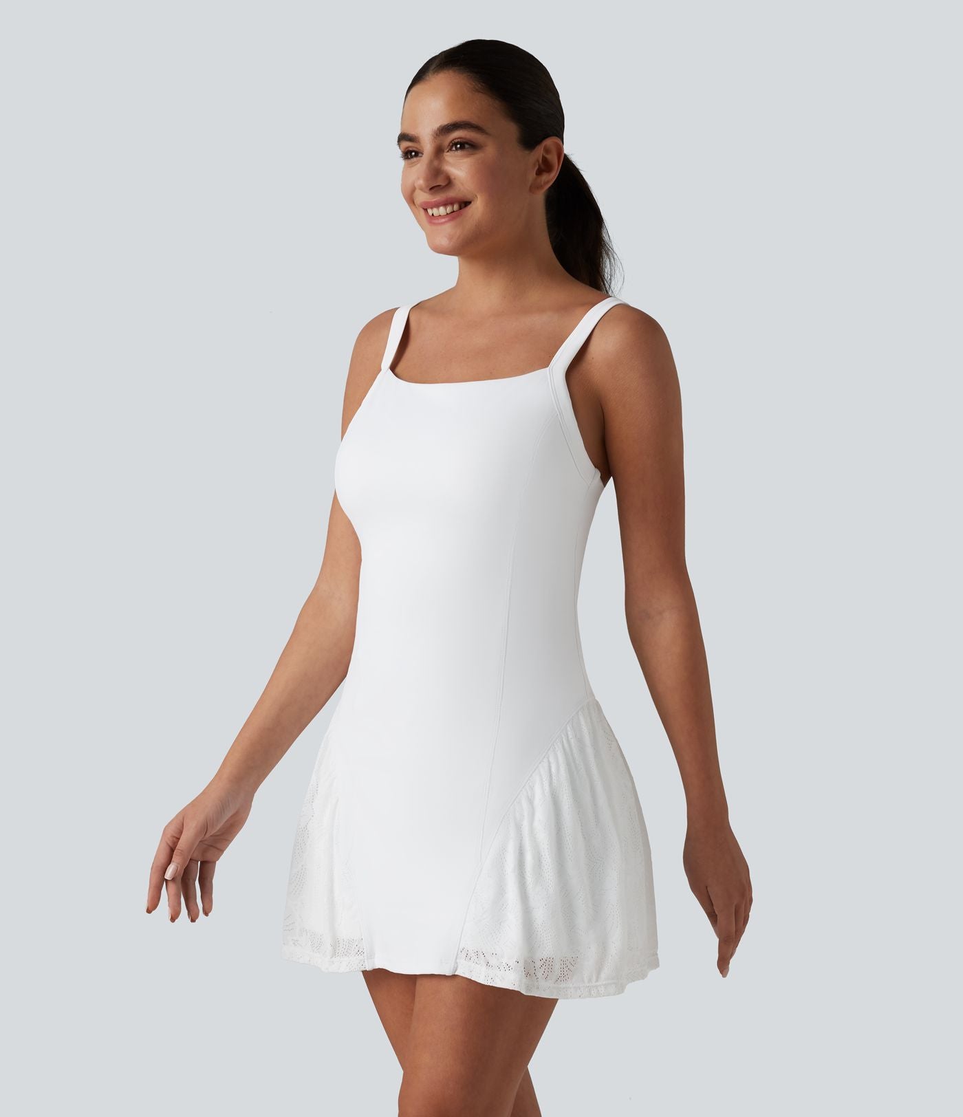 Robe de tennis Easy Peasy SoftlyZero™ dos croisé avec dentelle contrastée, brassière intégrée, à effet frais InstantCool et poches, protection solaire UPF50+