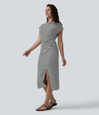 Robe T-shirt casual midi col rond manches courtes rayures gauffrées à ourlet asymétrique fendu
