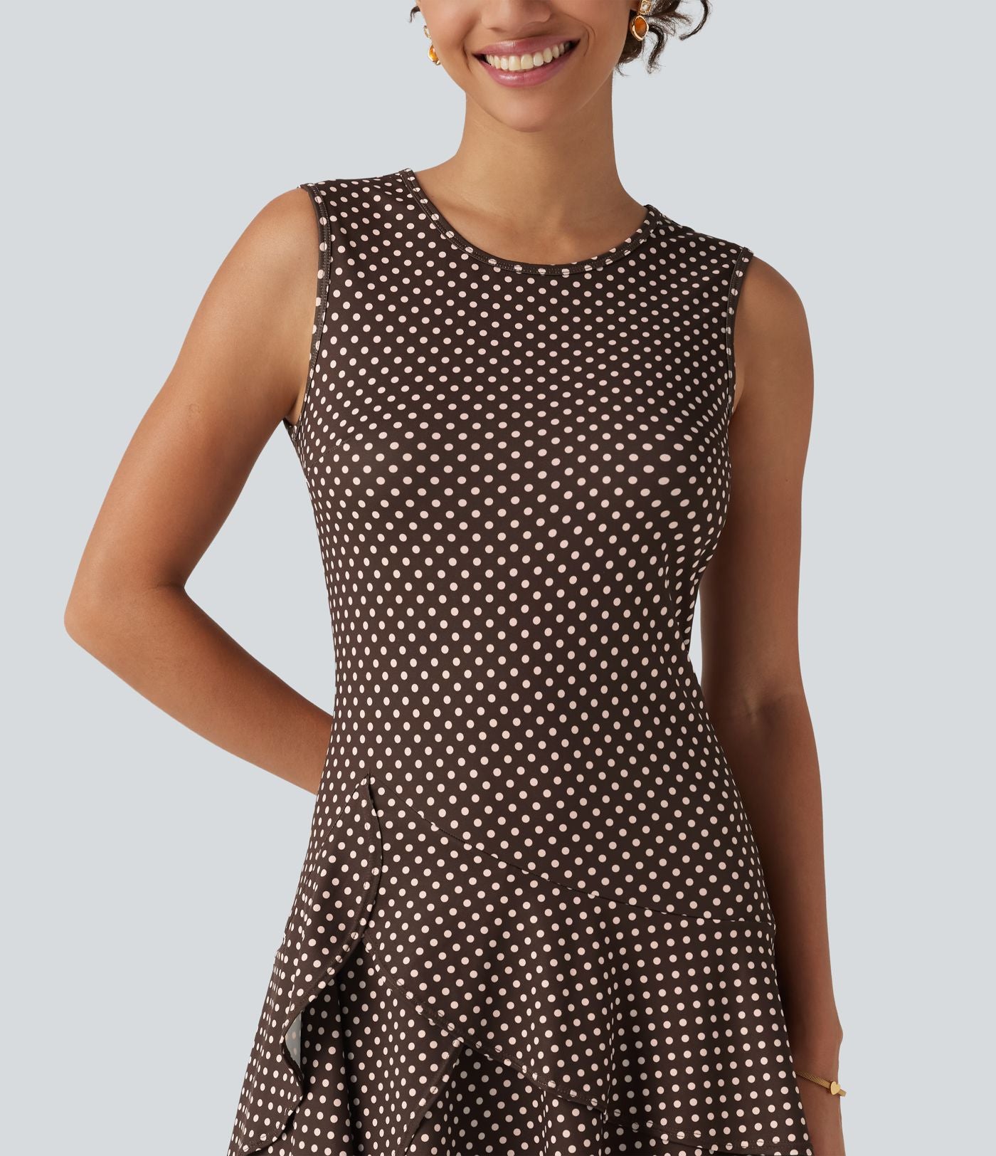 Robe mini casual à pois col rond sans manches ourlet à volants superposés
