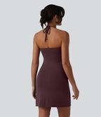 Robe resort mini dos nu à col licou avec lien noué dans le dos et poches