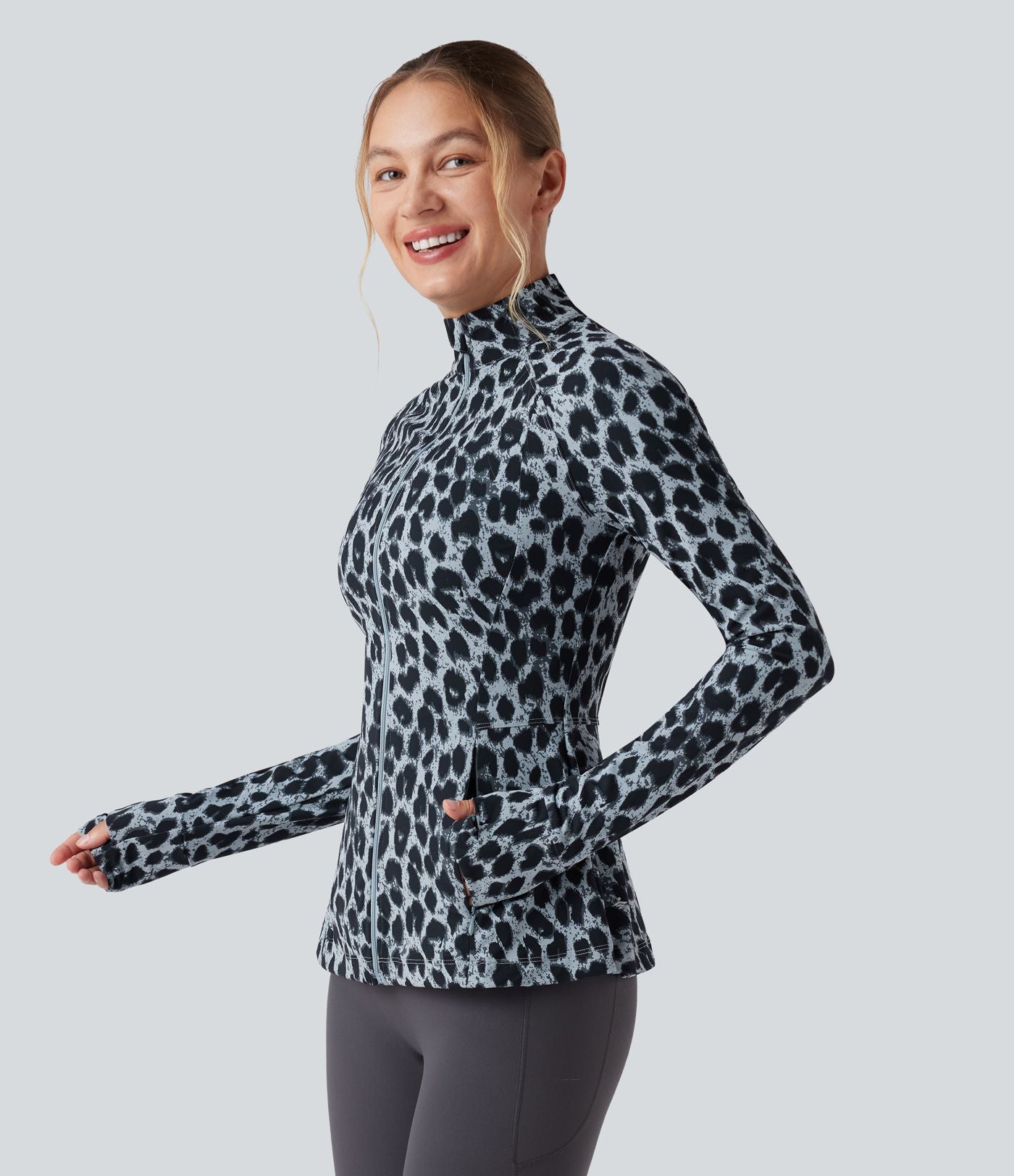 Veste décontractée Halara UltraSculpt™ imprimé léopard col montant manches longues avec trous pour pouces et poches