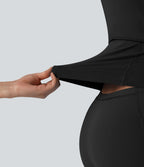 Robe de yoga courte 2-en-1 SoftlyZero™ Plush col V avec brassière intégrée, liens latéraux et poches – Édition Easy Peasy
