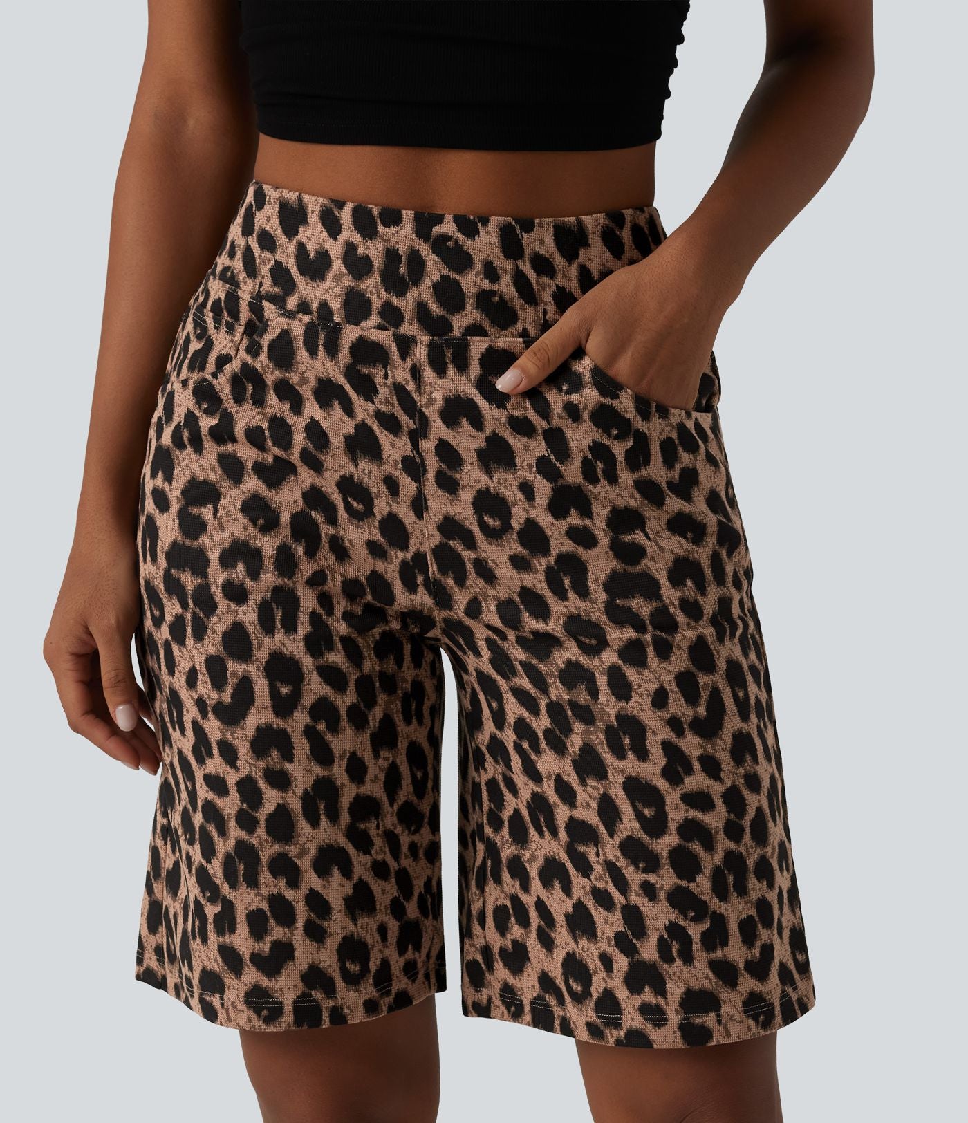Short ample taille haute en tissu gaufré imprimé léopard 25 cm avec poches