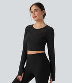Haut de sport yoga court SoftlyZero™ Plush manches longues avec trous pour pouces et résille contrastante