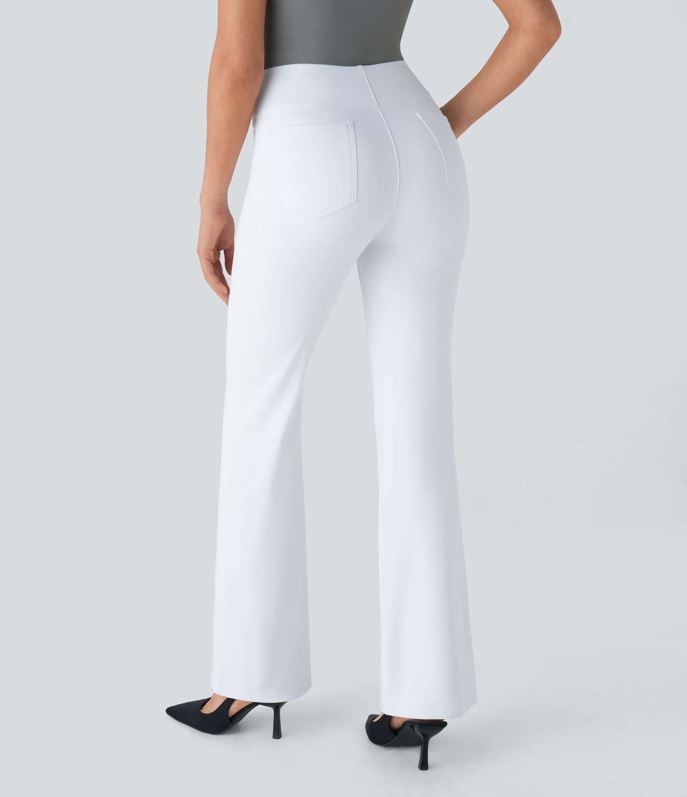 Pantalon tailleur légèrement évasé taille haute avec poches arrière Halara Flex™