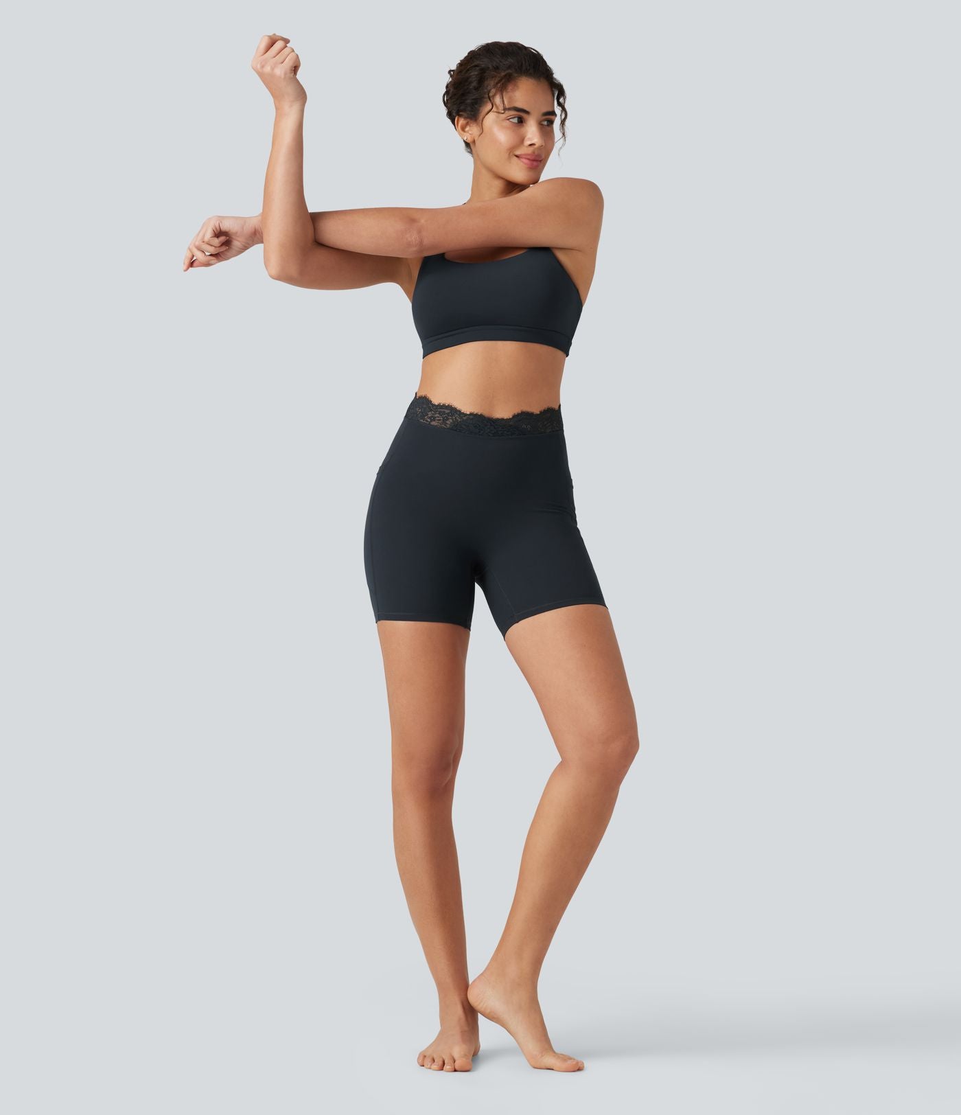Short de yoga cycliste Halara UltraSculpt™ en dentelle contrastée taille haute et coupe en V, 12,5 cm, avec poches