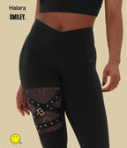 Legging de yoga Halara X Smiley® Halara UltraSculpt™ taille haute croisé avec empiècements en mesh contrastant et boucle décorative