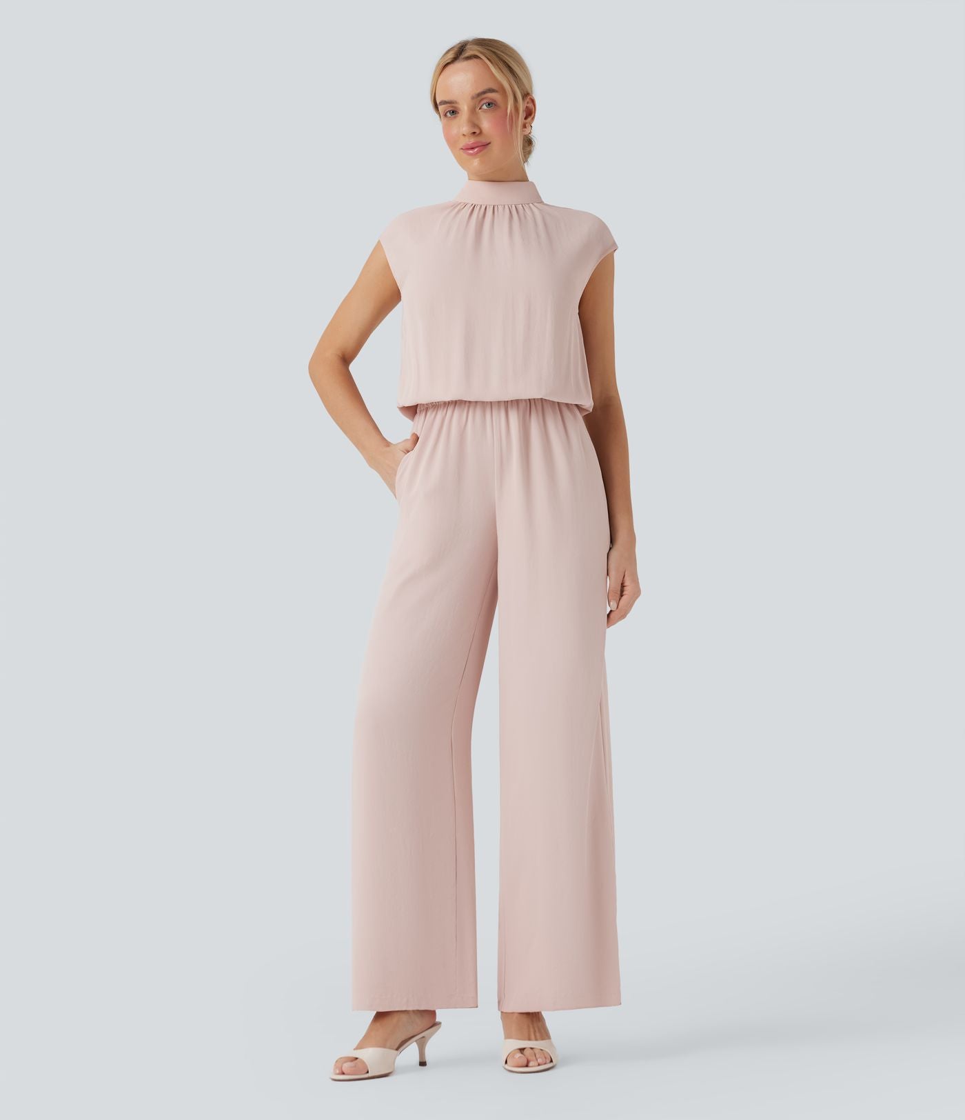Combinaison pantalon tailleur jambes larges col montant dos goutte d'eau manches courtes avec poches latérales