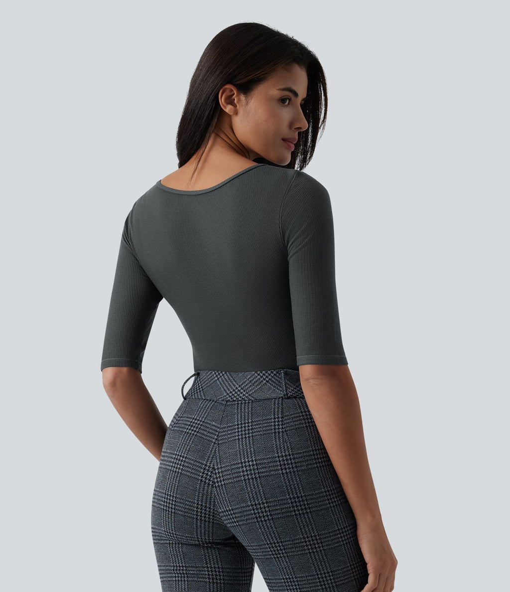 Top tailleur en mélange de laine col rond échancré à manches courtes en maille côtelée