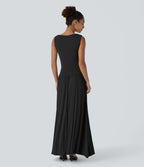 Robe longue à encolure bateau, bretelles asymétriques, côtés froncés et poches