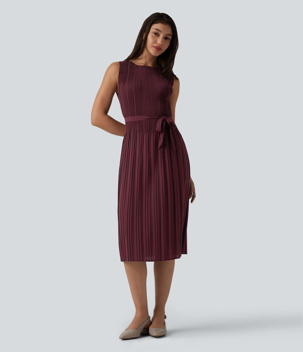 Robe mi-longue de travail ceinturée col bateau sans manches plissée