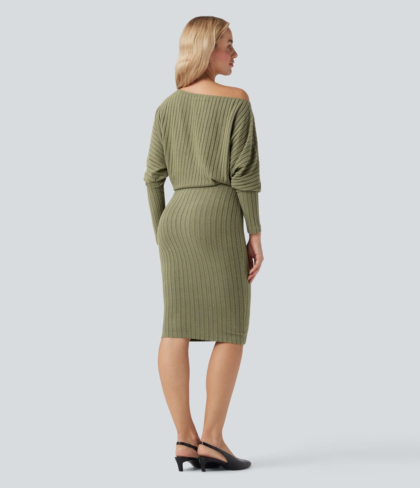 Robe de mi-longue moulante décontractée maille côtelée épaules dénudées manches chauve-souris