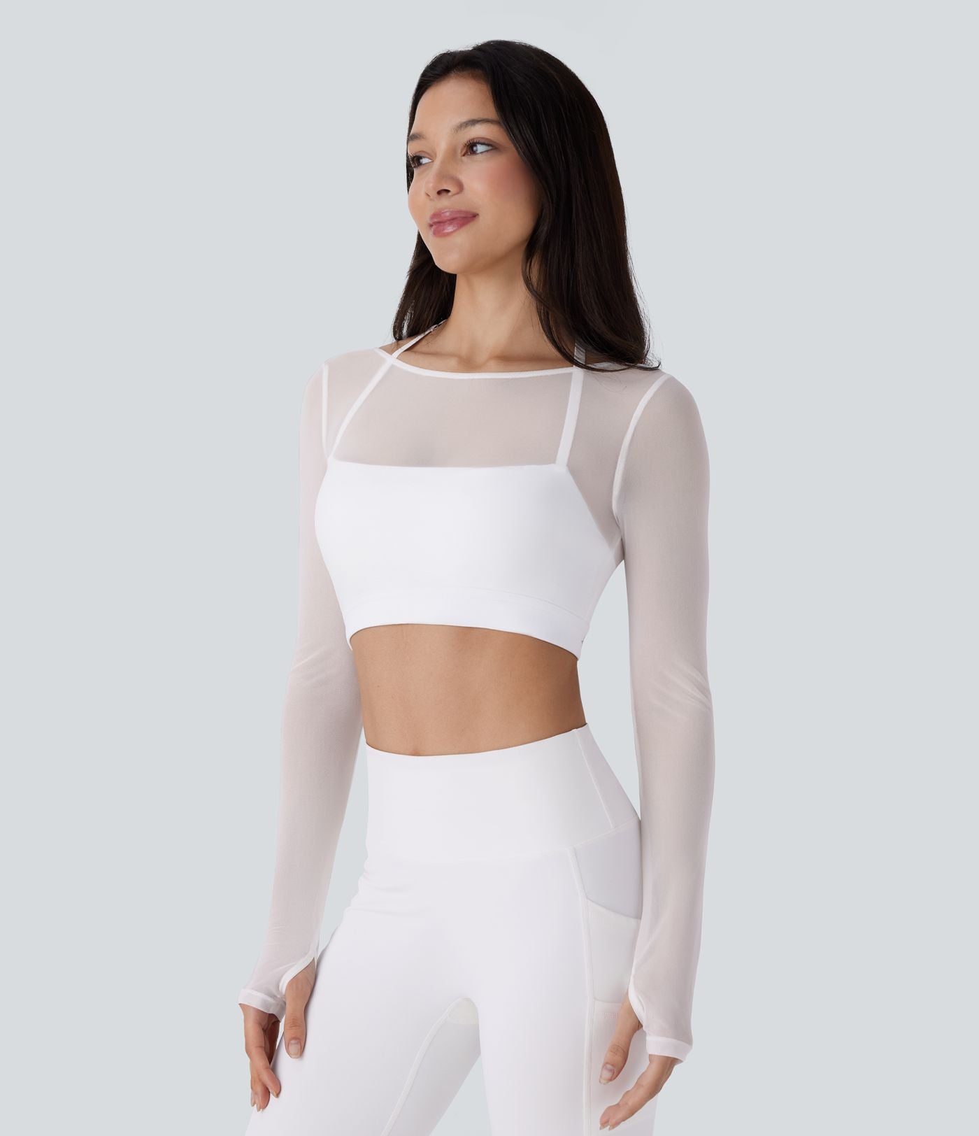 Haut de sport yoga crop top 2-en-1 avec col licou, dos nu, manches longues, passe-pouces et mesh contrastant