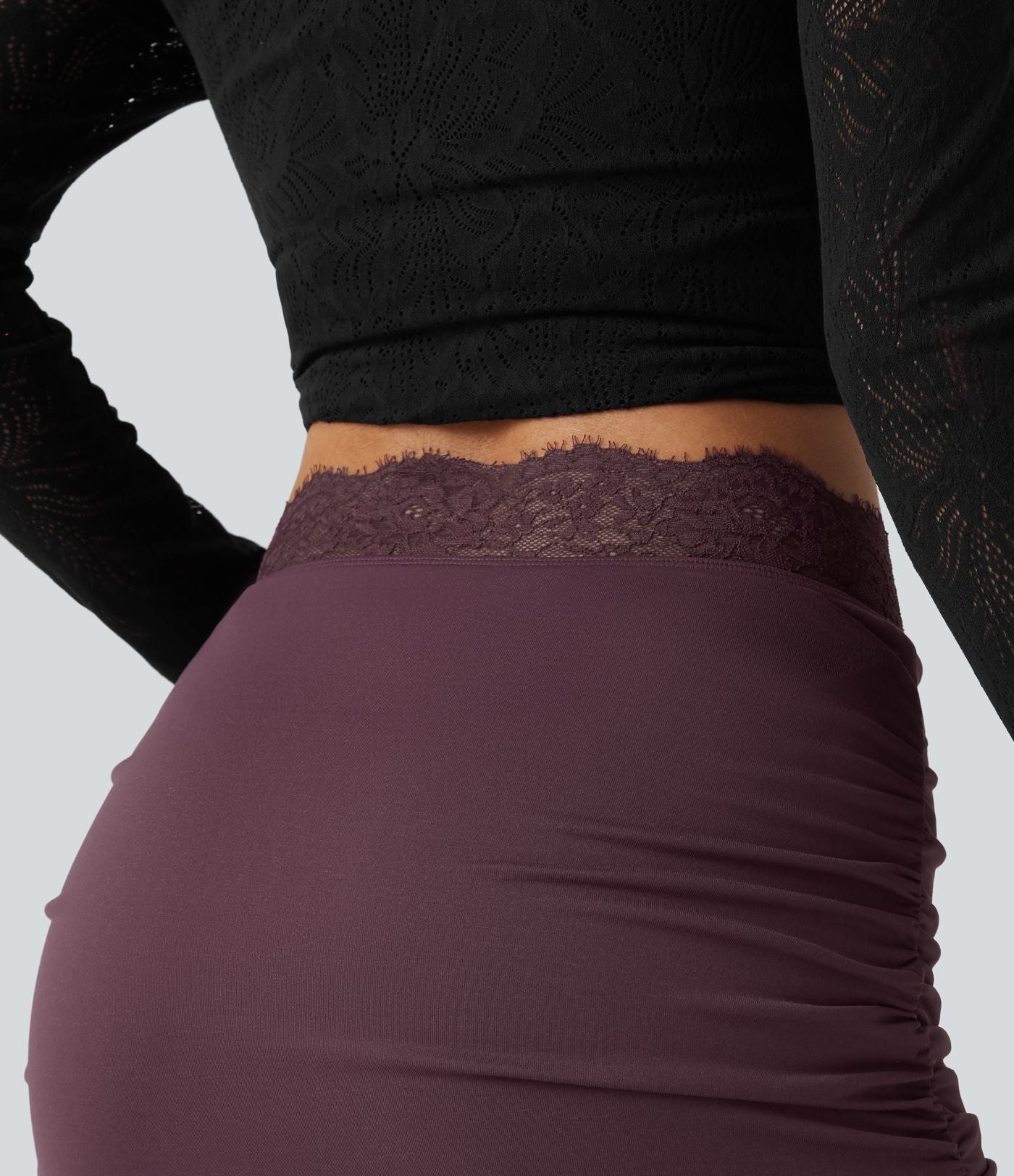 Jupe mini moulante 2-en-1 taille haute en dentelle contrastée, ourlet arrondi et froncé