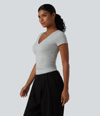 T-shirt décontracté col V manches courtes en jersey de coton avec soutien-gorge intégré push-up et fronces